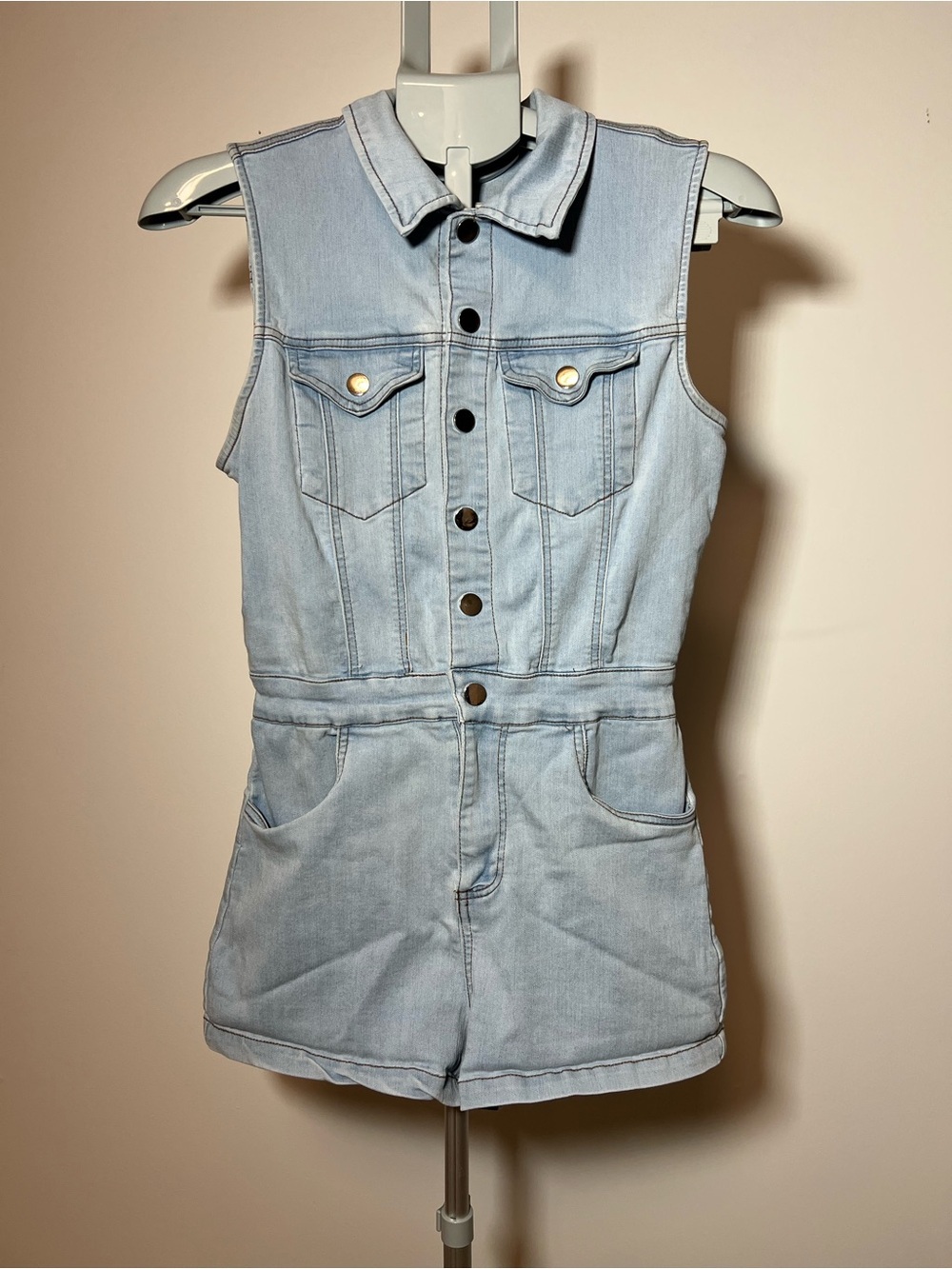 Iris Sleeveless Chic Stretchy Light Denim One-Piece Romper Women’s Small